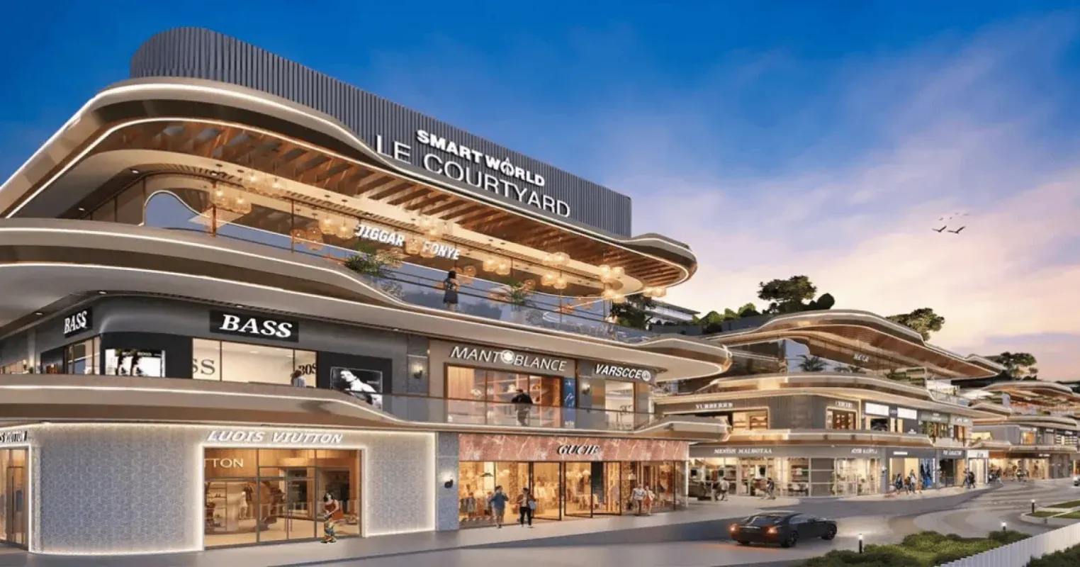 Le Courtyard
